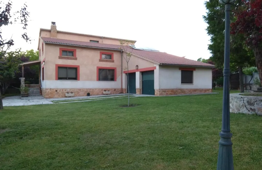 Casa Rural Las Tuyas en Segovia-1